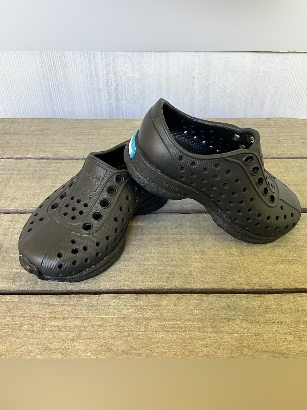 Native Jefferson Kids Lightweight Slip-On Shoes in Black Size 4